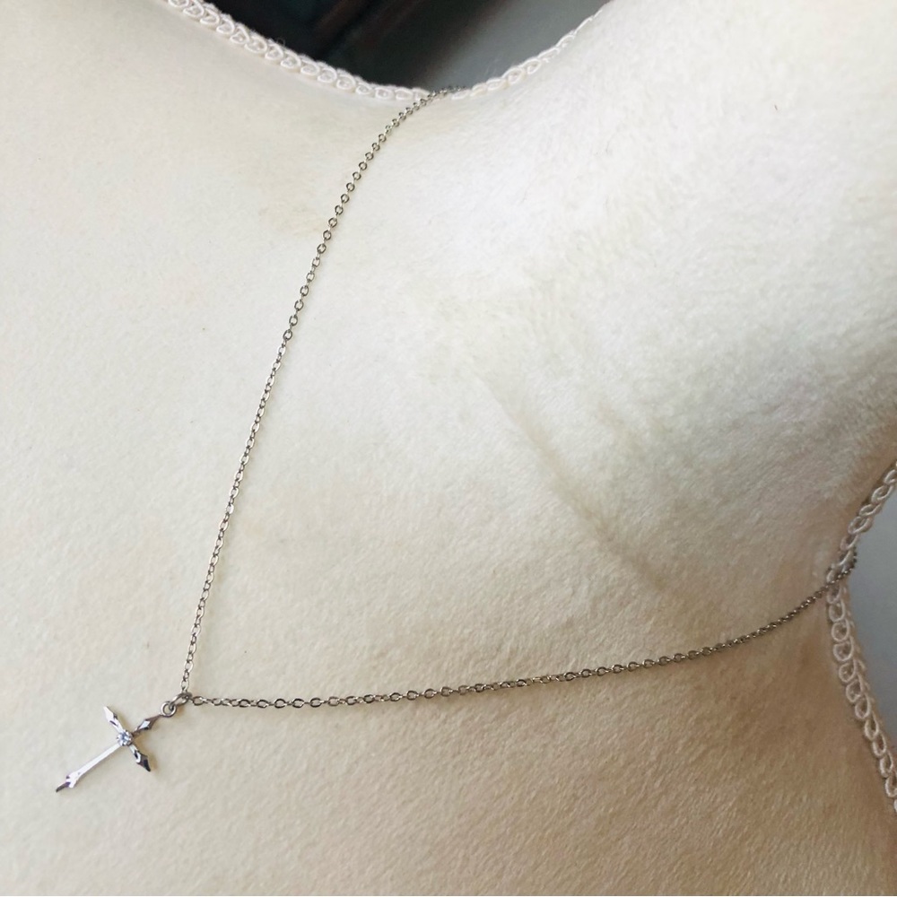Avanti sterling silver religious cross pendant on chain necklace
